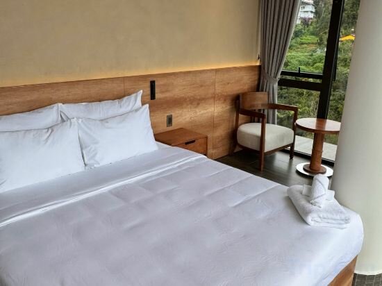 Là Yên Retreat
