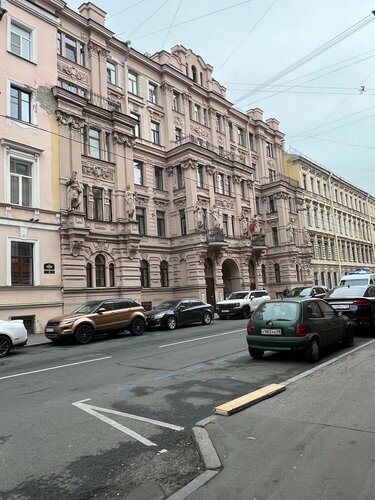 Апартаменты Двухуровневая студия 22 Счастливое путешествие, Забронировать Апартаменты/квартира Отели Санкт-Петербурга с парковкой, рядом с ТРЦ «Галерея», Парковка