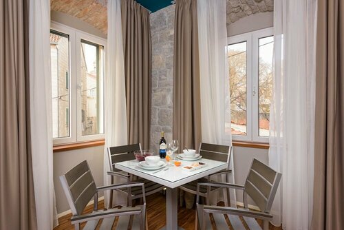 Riva Luxury Rooms, Prenota Hotel Hotel a Croatian Islands con parcheggio, Parcheggio