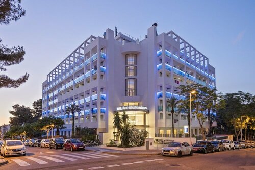 Отель Бест Медитерранео, Забронировать Отель Салоу Tarragonès, рядом с Гольф-клуб и пляж Lumine Mediterránea