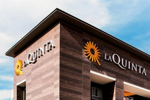 La Quinta Inn & Suites By Wyndham Jackson, Book Hotel Tennessee hoteller med pool, Swimmingpool
