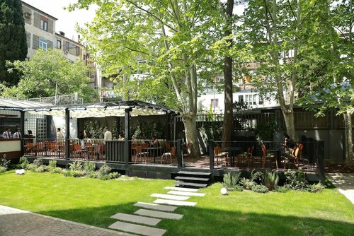 Отель Twenties Tbilisi - Stay & Dine, Забронировать Отель Чугурети Тбилиси, рядом с Центральный вокзал Тбилиси
