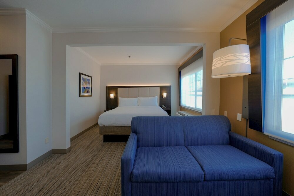 Holiday Inn Express & Suites Santa Clara - Silicon Valley, an Ihg Hotel