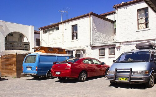Adelaide Travellers Inn Backpackers Hostel, Забронировать Хостел Отели Аделаиды с парковкой, рядом с Gilles Street Market, Парковка