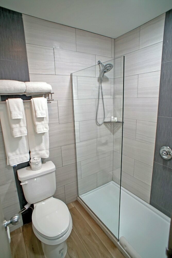 Sandhill Inn & Suites