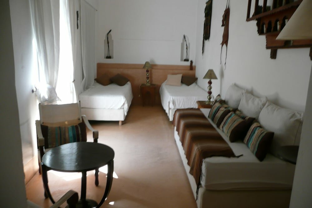 Riad dar lakbira