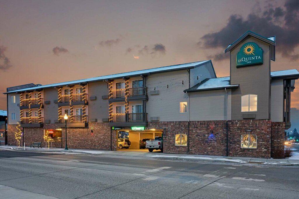 Cedar Street Hotel & Suites