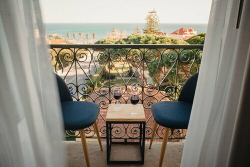 A House in Estoril, Забронировать Отель Эшторил Estoril Coast