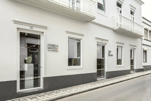 Casa da Galeria - Azores Art of Hosting, Забронировать Отель Отели Сан-Мигел 3 звезды, 3*