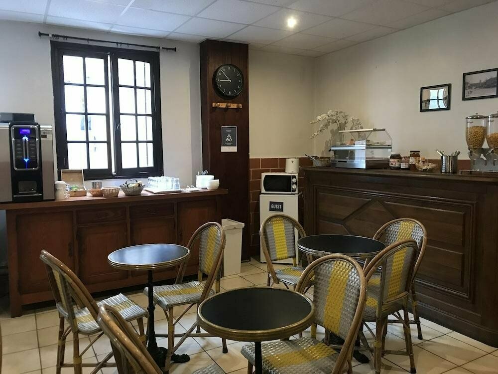 Untalented Hotel - Villette