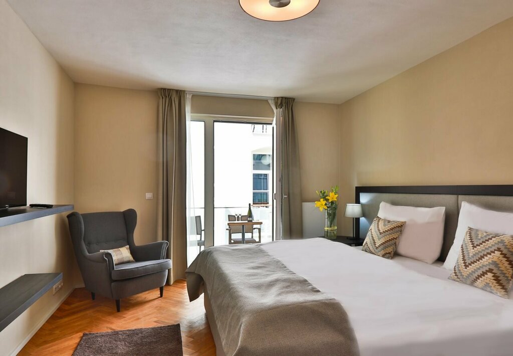James Hotel & Apartments