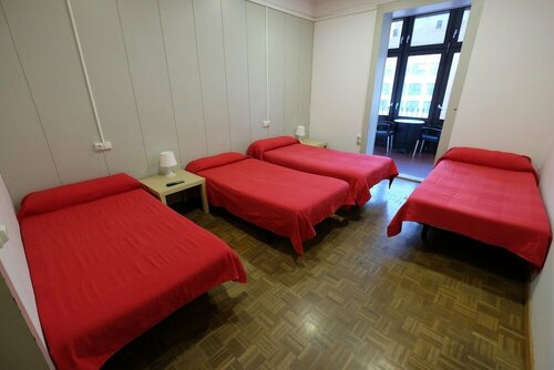 Lenin Hostel, Забронировать Хостел Хостелы Барселоны, рядом с Дворец Макая, Хостел