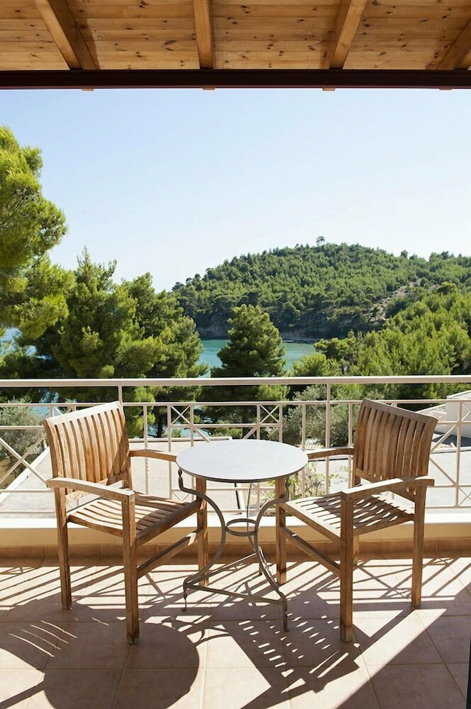 Alonissos Beach Bungalows And Suites Hotel