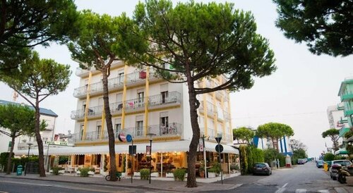Hotel Roma, Забронировать Отель Отели Лидо ди Езоло 3 звезды, рядом с Диско-клуб Il Muretto, 3*