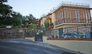 B&B I Faraglioni Di Villa Jole, Забронировать Отель «постель и завтрак» Отели в центре Ачи-Кастелло с завтраком, отели в центре Ачи-Кастелло с завтраком