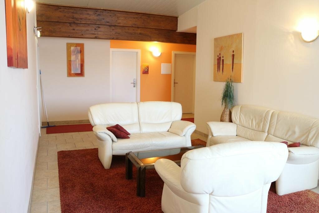 Check In Cafe-Hotel