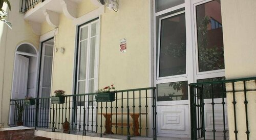 Chez Nous Guest House, Забронировать Гостевой дом Санту-Антониу Лиссабон, рядом с Станция метро Marques de Pombal