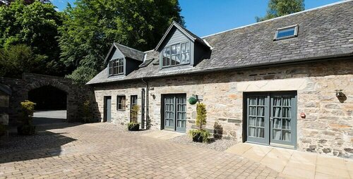Craigatin House and Courtyard, Book Bed and Breakfast Pitlochry 