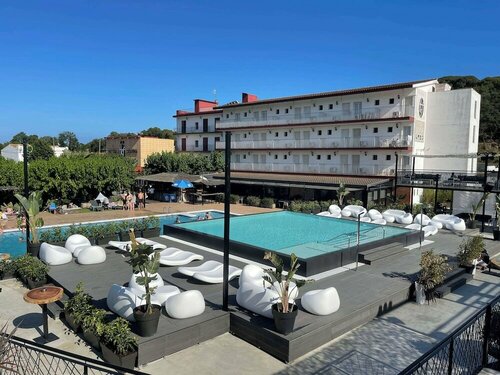 Hostal SolFina, Забронировать Гостевой дом Палафольс Коста-дель-Маресме