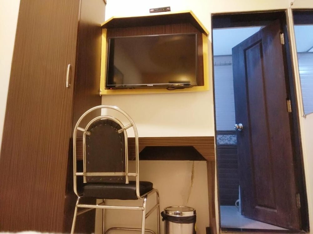 FabHotel Aksa Marol Metro