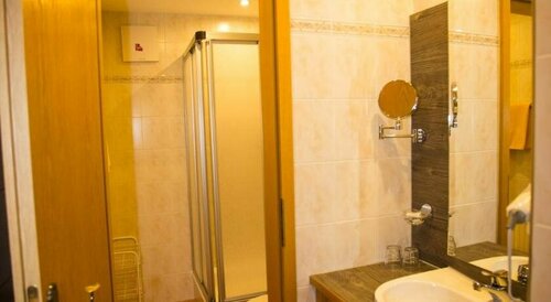 Haus Enzian, Забронировать Отель Отели Тироля с парковкой, Парковка