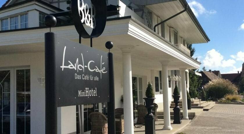 Landcafe mit Mini Hotel