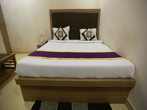 OYO 8883 Hotel Comfort Zone, Забронировать Отель Чарбагх штат Уттар-Прадеш