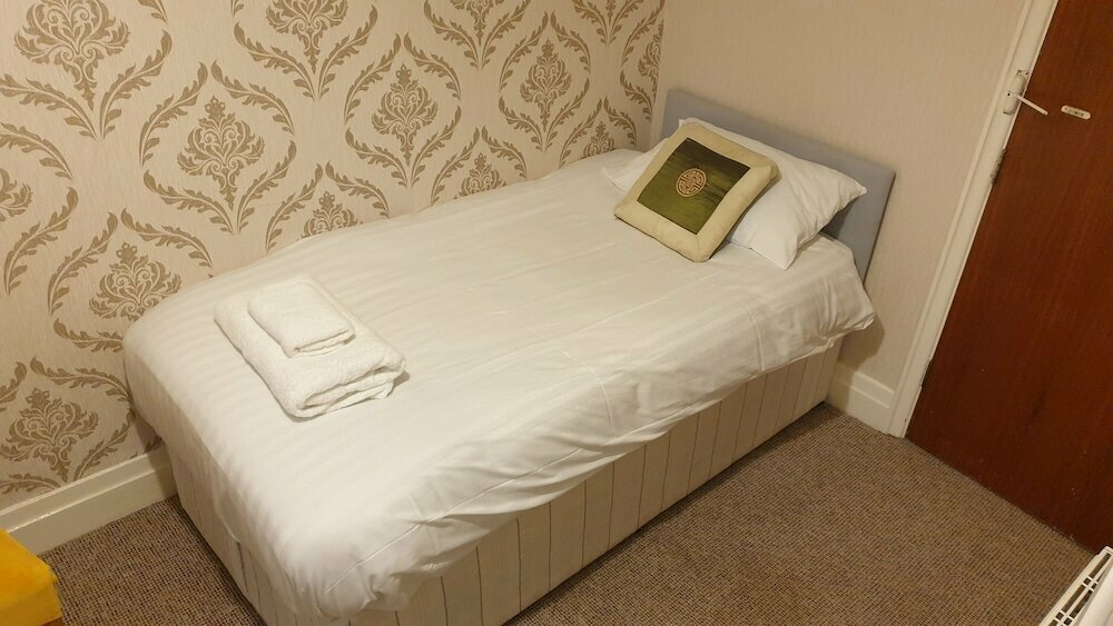 Hotel 242