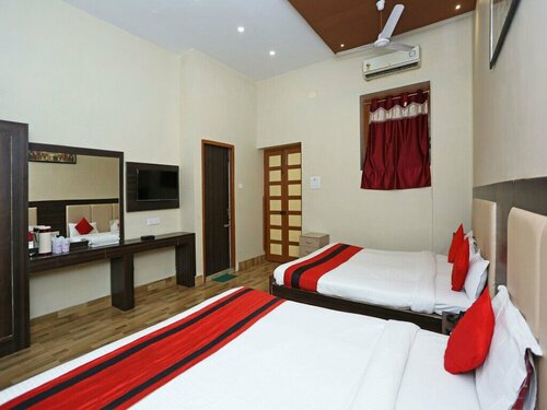 OYO 7742 The Hotel Marina, Забронировать Отель Отели Джадапур с парковкой, Парковка