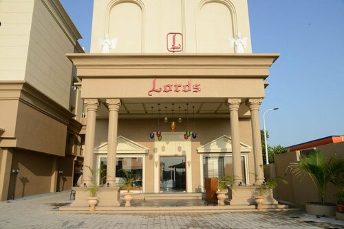 Lords Inn Jamnagar, Varaa Hotelli Gujarat hotellit, joissa on uima-allas, Uima-allas