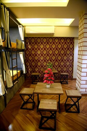 Charyana Heights Ac Dormitory, Забронировать Отель Отели Ахмадабад с парковкой, рядом с Sabarmati Riverfront, Парковка