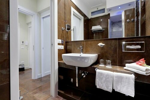 Piazza Venezia Grand Suite, Забронировать Отель «постель и завтрак» Пантеон Рим, рядом с Базилика Санта-Мария-ин-Трастевере