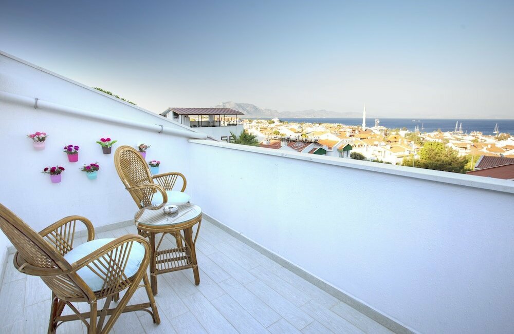 Pharos Hotel