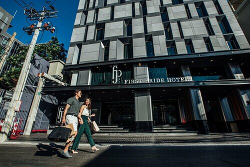 First Pride Hotel, Забронировать Отель Отели Бангкока с парковкой, рядом с Торговый центр Сиам Парагон, Парковка