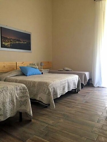 B&B Bella Mbriana Simona, Забронировать Отель Отели Неаполя с завтраком, рядом с Площадь Пьяцца-Беллини, Завтраки