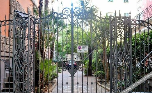 Villino Chiara, Забронировать Отель Вомеро Неаполь, рядом с Вилла Флоридиана