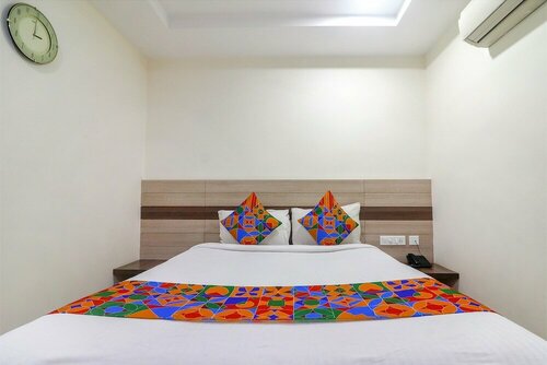 FabHotel Pride Inn Financia - Gachibowli, Забронировать Отель Отели Hyderabad Region с парковкой, Парковка
