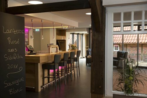 Hotel Restaurant Zur Linde, Забронировать Отель Отели East Frisia с парковкой, Парковка