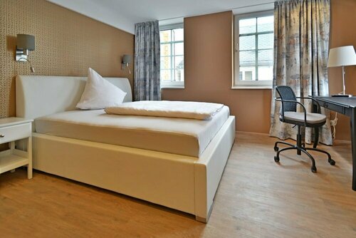 Hotel zur goldenen Sonne, Prenota Hotel Usingen Taunus