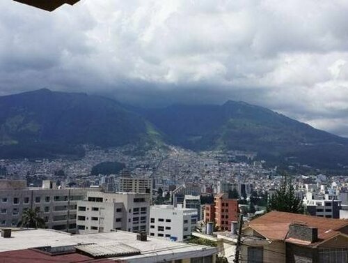 Hotel Muros Quito, Забронировать Отель Отели Кито с парковкой, рядом с Naranjilla Mecanica Bar, Парковка