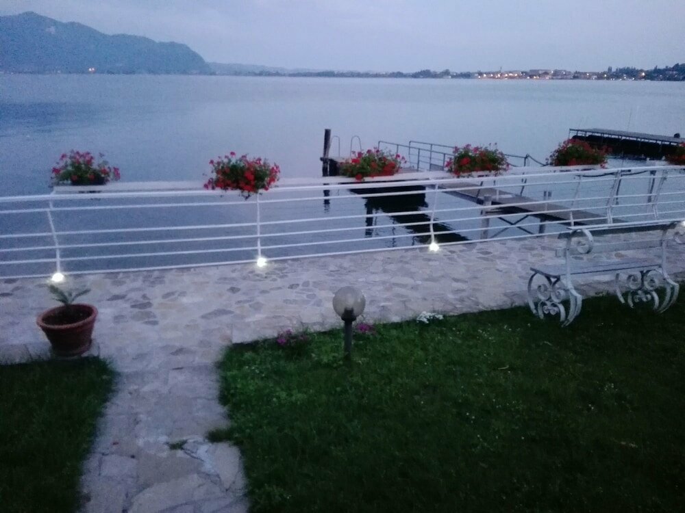 Villa Anastasye Your Lakefront Vacation Rental
