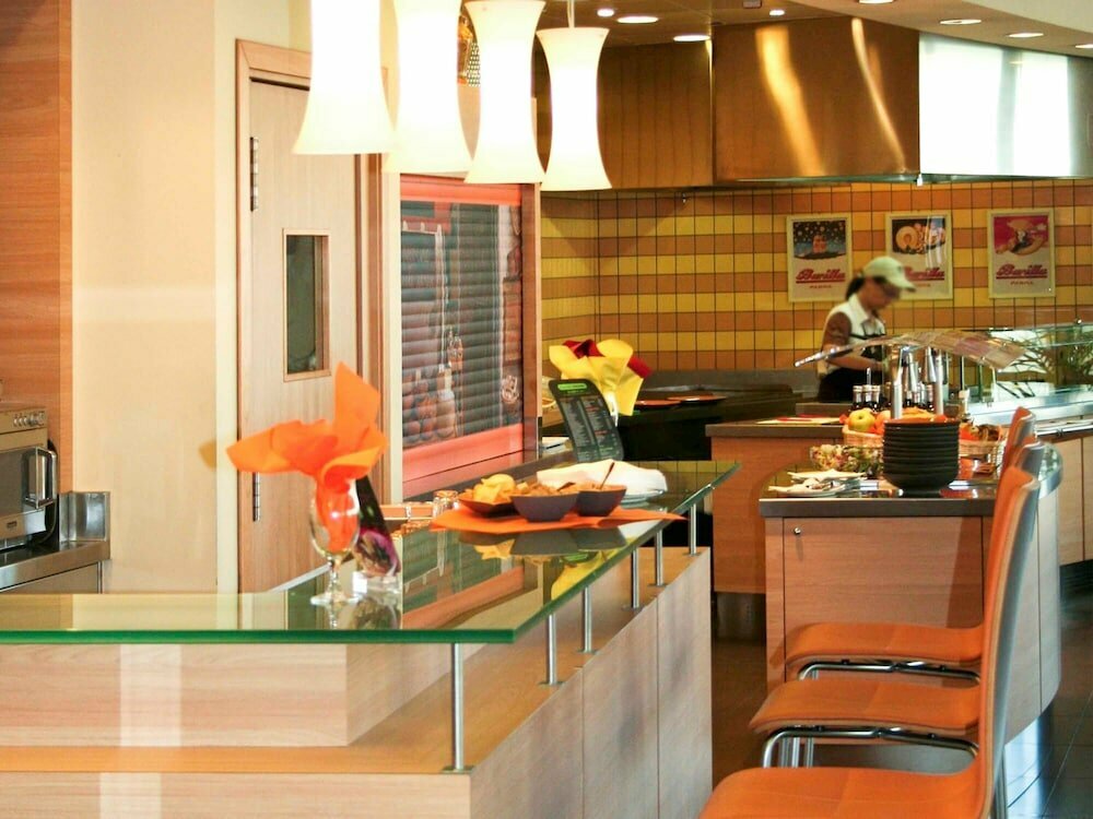 Ibis Como