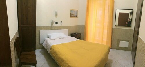 Hotel Vittorio Veneto Napoli, Забронировать Отель Неаполь - Центральный вокзал Неаполь, рядом с Церковь Пио Монте делла Мизерикордия