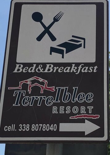 Terre Iblee Resort, Забронировать Курортный отель Кьярамонте-Гульфи Долина Ното