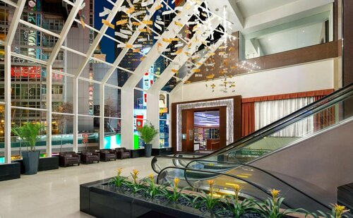 Hyatt Regency Times Square, Забронировать Отель Отели Нью-Йорка с парковкой, рядом с Боулинг-клуб Bowlmor Lanes, Парковка