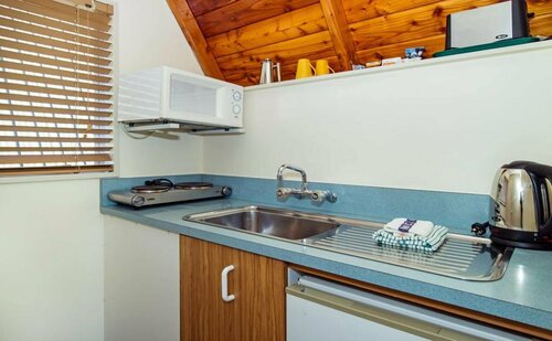 Mountain Chalet Motel & Backpackers, Забронировать Шале Отели South Island с парковкой, Парковка