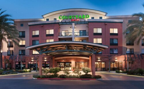Courtyard Los Angeles Burbank Airport, Забронировать Отель Бербанк San Fernando Valley