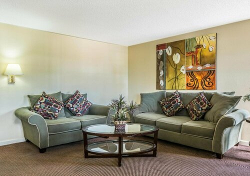 Super 8 New Orleans, Book Mini-hotel Hoteller i Missouri med pool, Swimmingpool