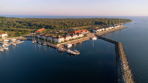 BEECH Resort Boltenhagen, Забронировать Курортный отель Отели Больтенхаген с парковкой, Парковка