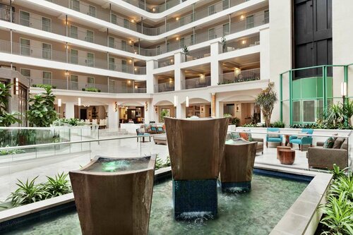 Embassy Suites by Hilton Santa Ana Orange County Airport, Забронировать Отель Санта-Ана Disneyland California